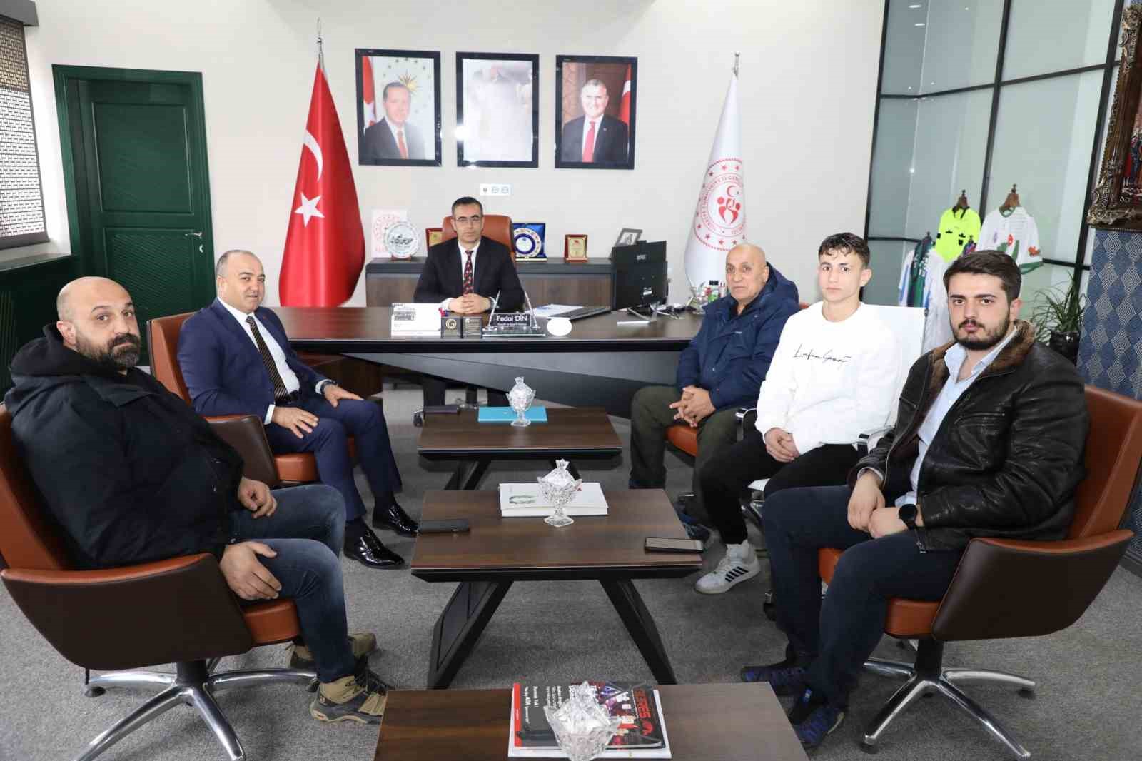 Ağrılı boks&ouml;r Mir Boran Yıldırım T&uuml;rkiye ikincisi oldu
