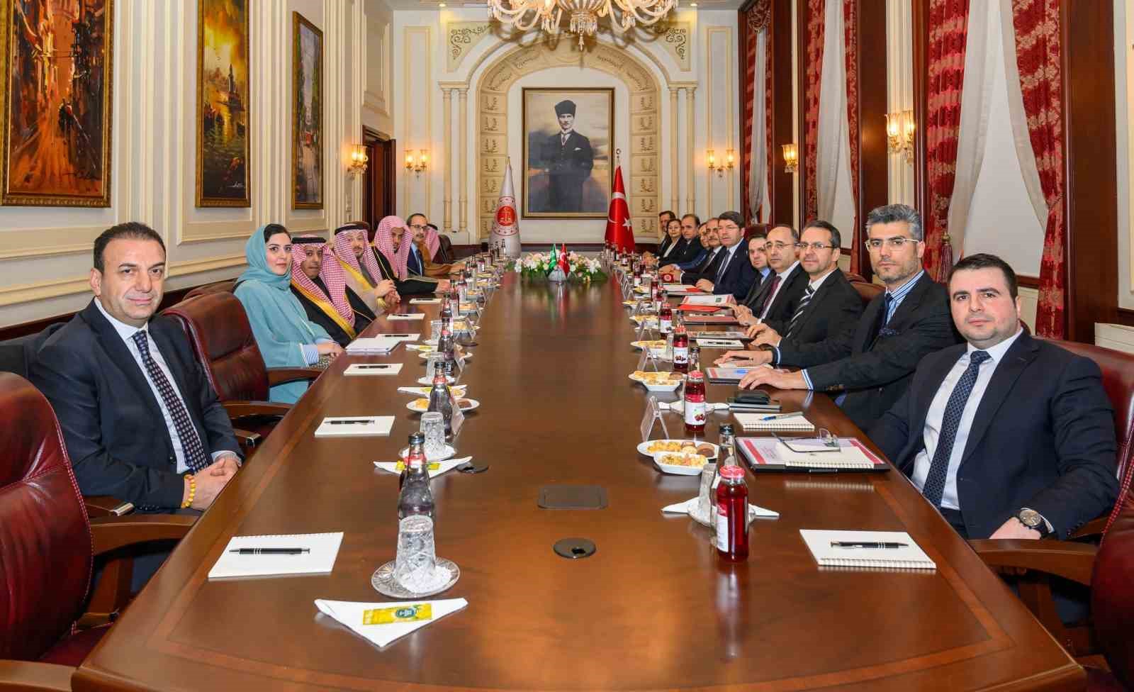 Bakan Tunç, Suudi Arabistan Başsavcısı Suud Bin Abdullah Almujib ile görüştü
