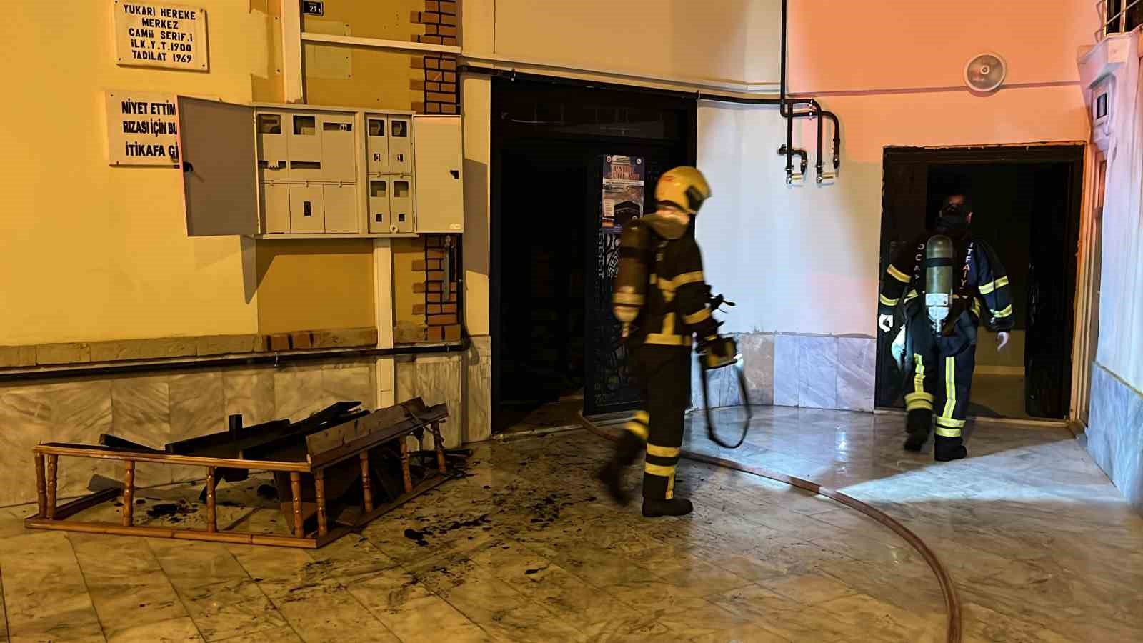 Camide çıkan yangın korkuttu