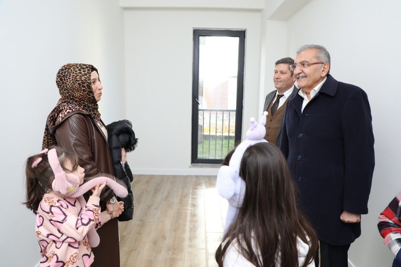 Tokatk&ouml;y TOKİ&rsquo;de &ouml;rnek daireleri gezen Başkan Murat Aydın: "Kentsel d&ouml;n&uuml;ş&uuml;m se&ccedil;imden sonra daha da hız kazanacak"
