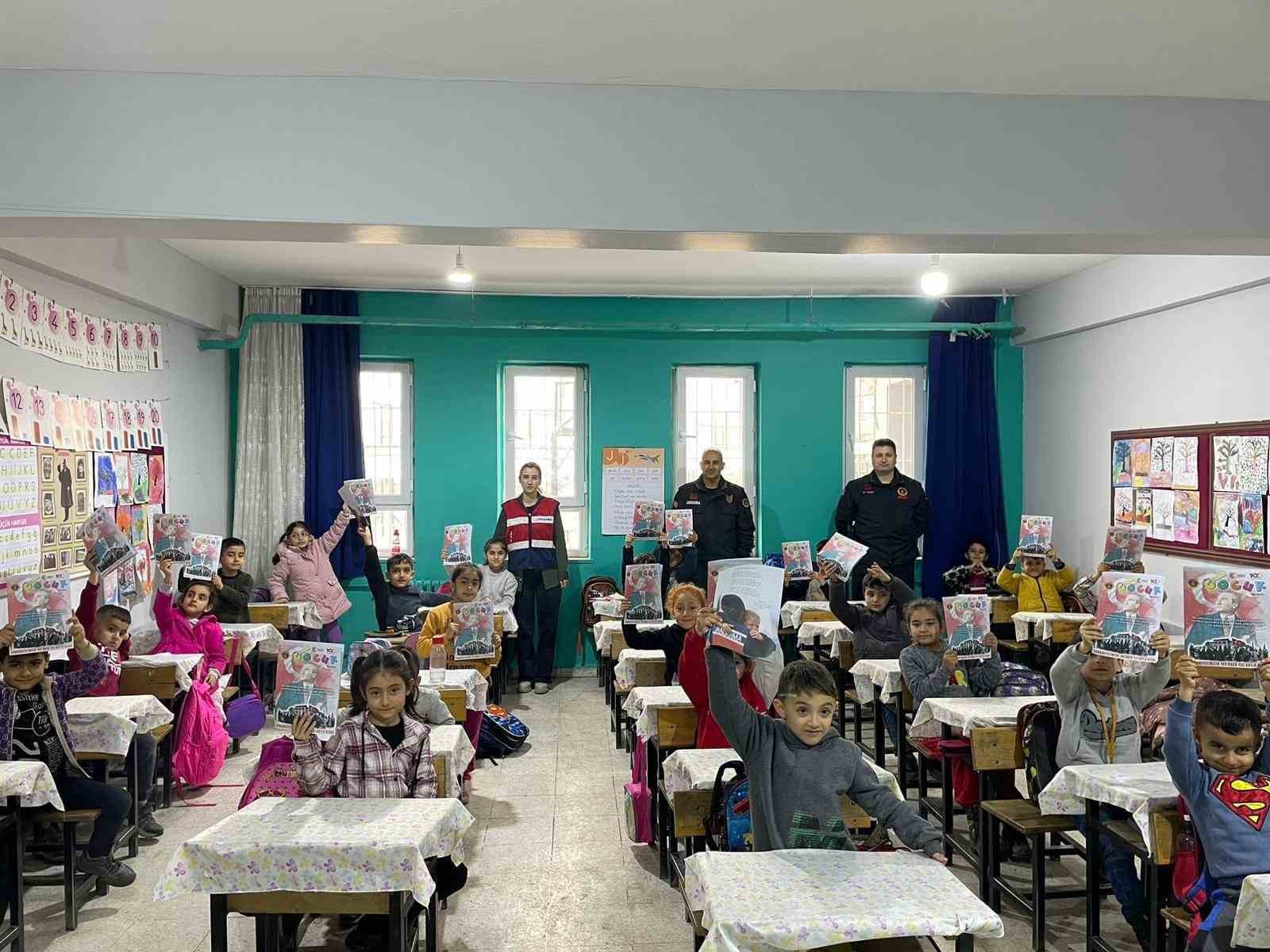 Batman&rsquo;da jandarma &ccedil;ocuklarla buluştu
