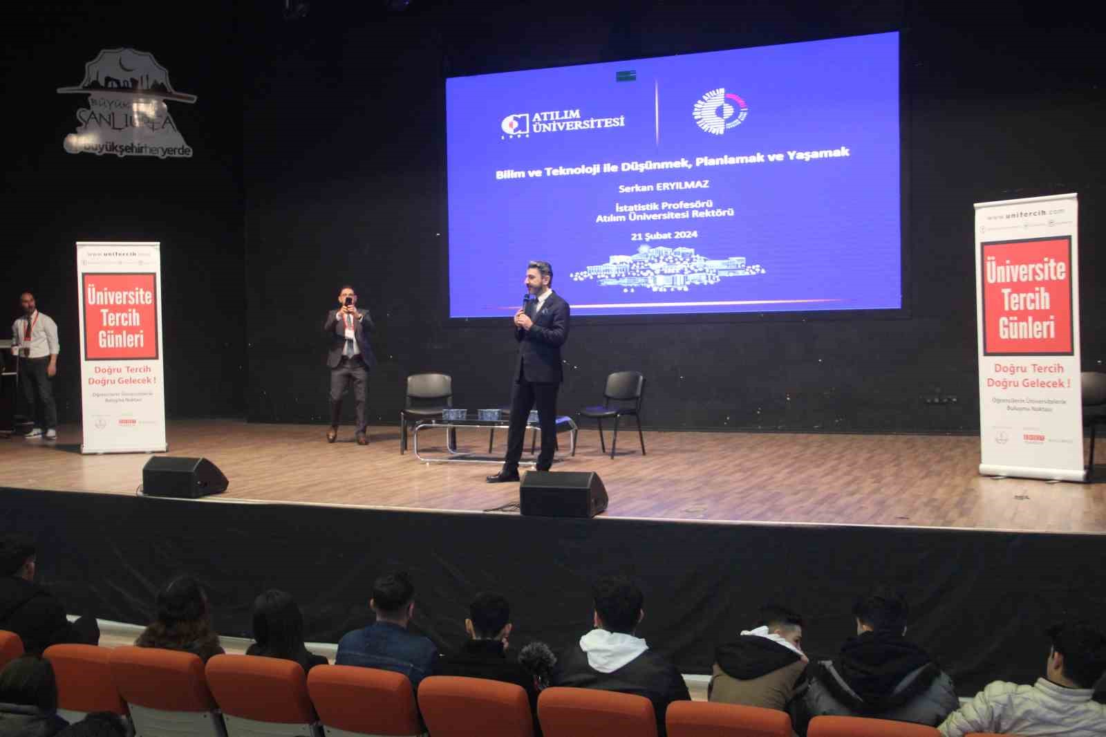 Eğitim fuarında Atılım Üniversitesi standına yoğun ilgi