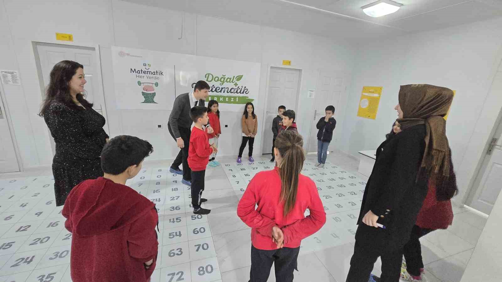 T&uuml;rkiye&rsquo;deki ilk, &ccedil;ocuklar oynayarak matematik &ouml;ğreniyor
