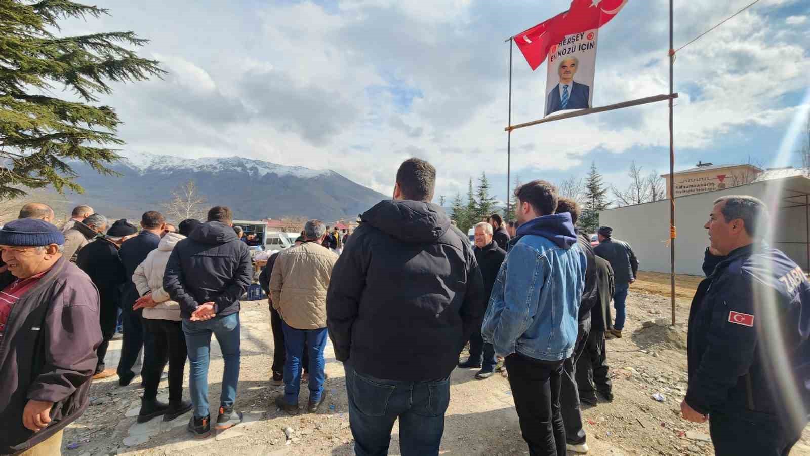 Ekin&ouml;z&uuml; bağımsız belediye başkan adayından bekarlara evlilik vaadi
