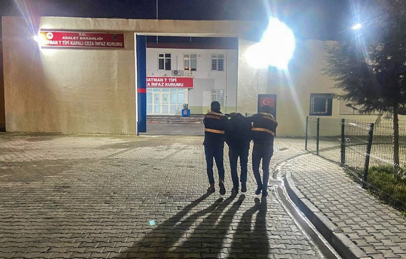 Siirt&rsquo;te 18 yıl hapis cezası bulunan firari h&uuml;k&uuml;ml&uuml; yakalandı
