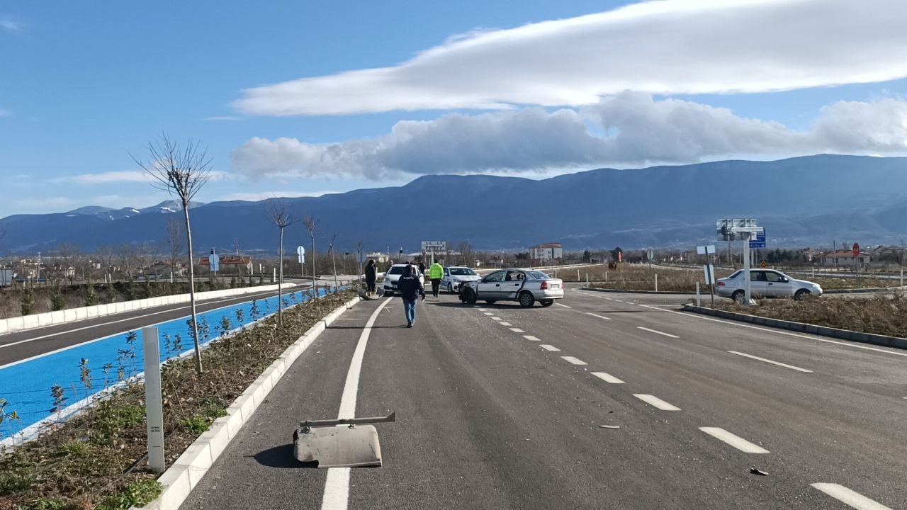 Kaza üzerine kaza olan kavşağa trafik ışık sistemi kuruldu
