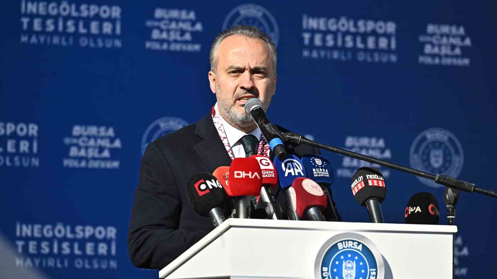 Bakan Bak, İneg&ouml;l&rsquo;de spor tesisi a&ccedil;ılışında konuştu: "T&uuml;rkiye bir spor devrimi yaşıyor"
