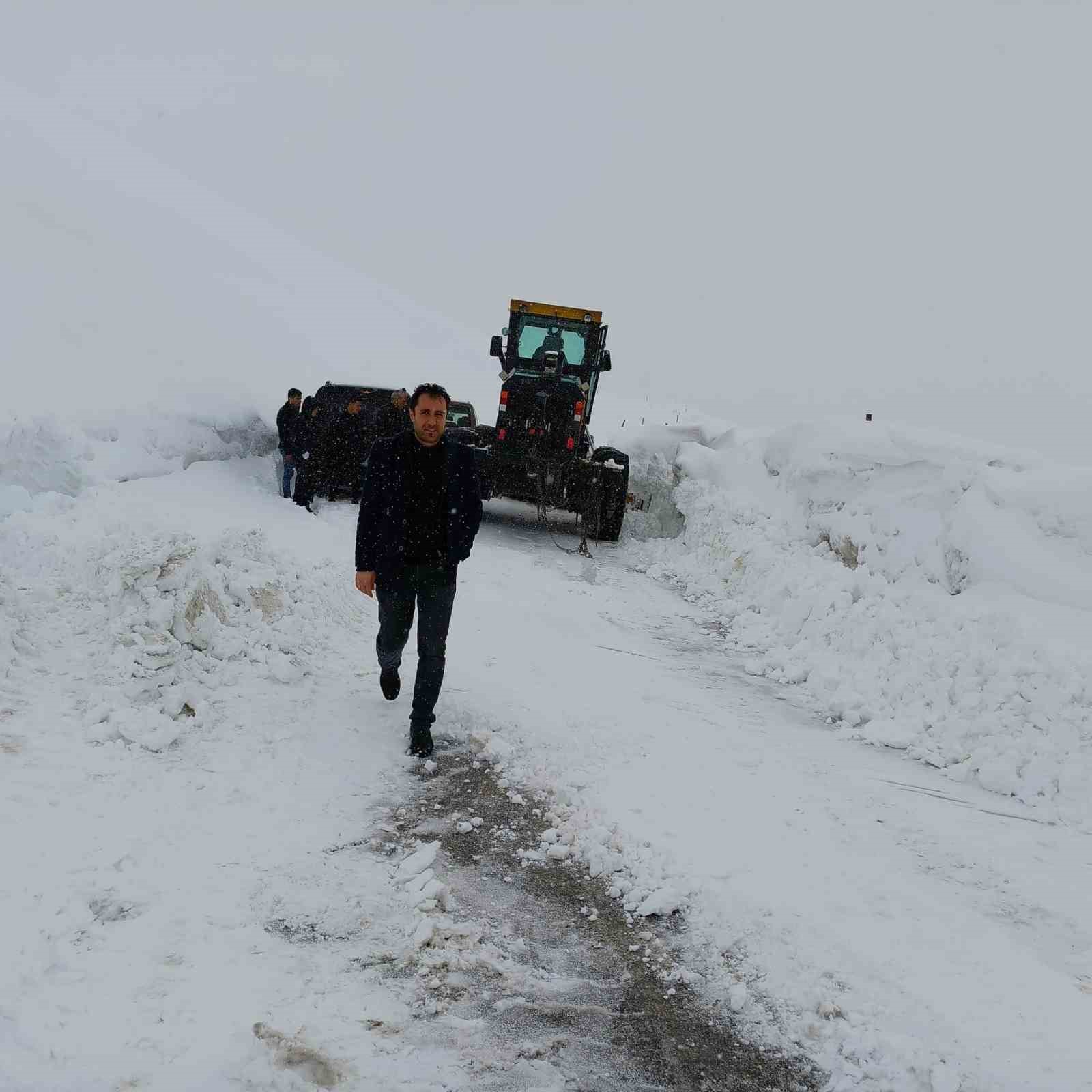 Muş’ta 18 araç içerisinde 53 kişi mahsur kaldı
