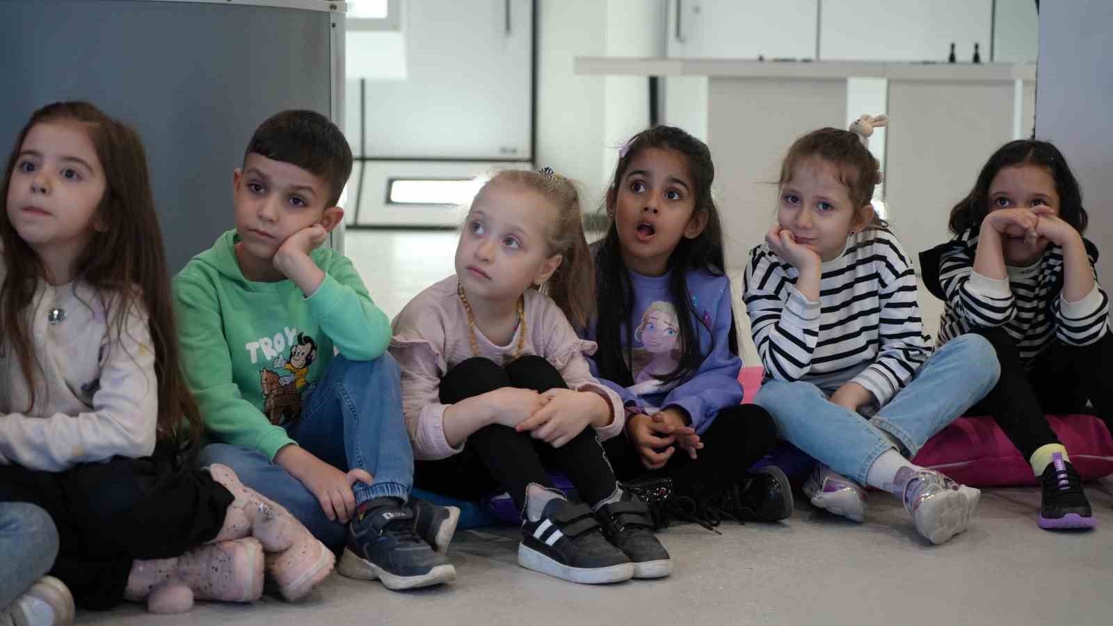 Bilim Merkezi’nde Gezeravcı’nın uzay yolculuğunu ilk kez heyecanla izlediler