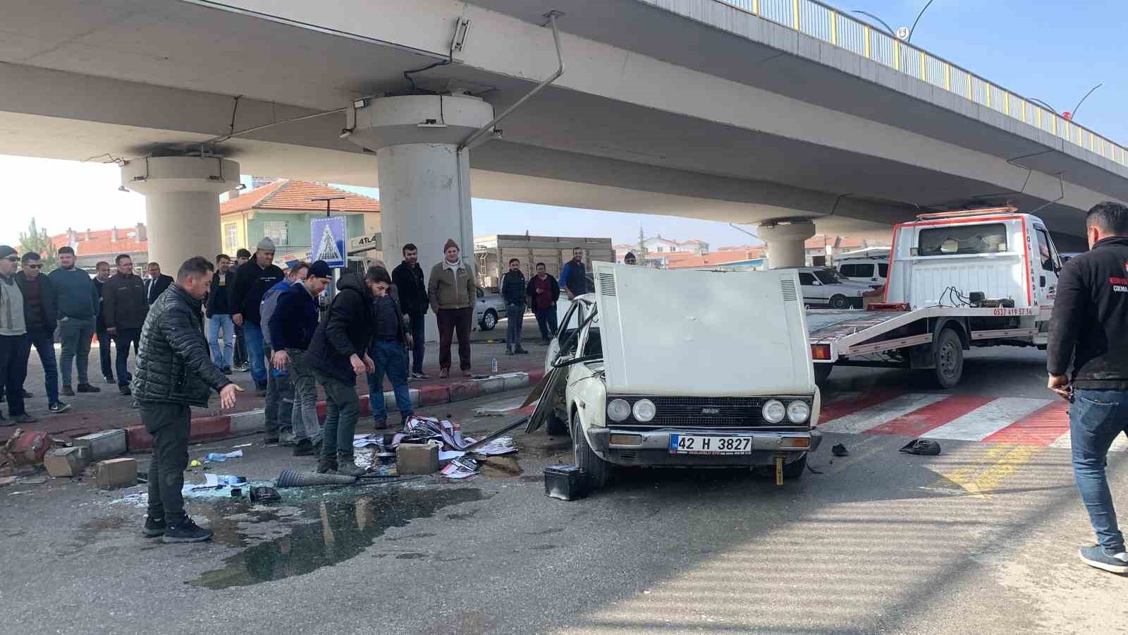 Karaman’da çarpışan otomobillerden biri takla attı: 3 yaralı
