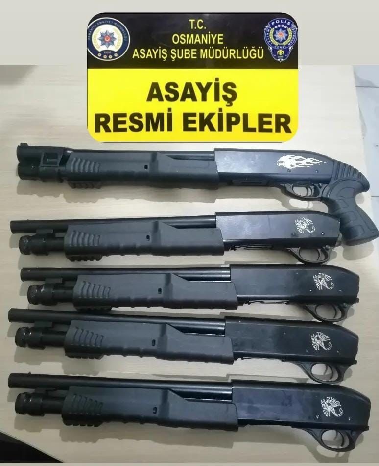 Polisin “Dur” ihtarına uymayan araçta özel yapım silah ele geçirildi
