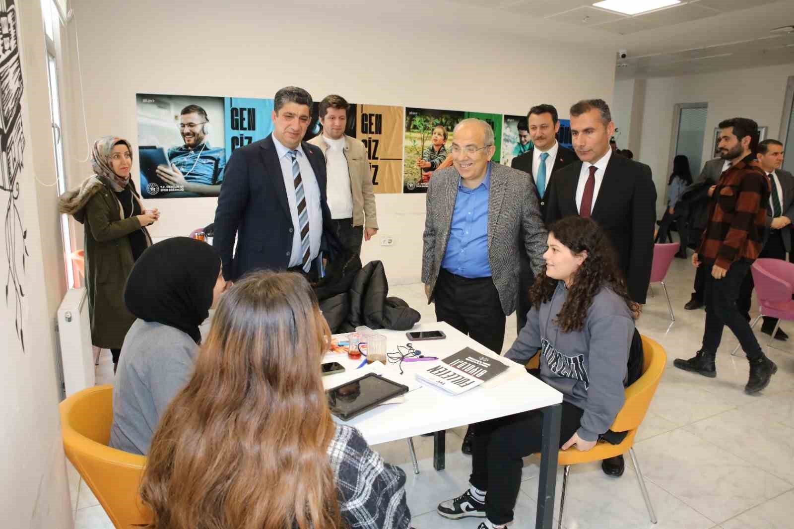 Kocakaya, Adıyaman’daki spor yatırımlarını inceledi