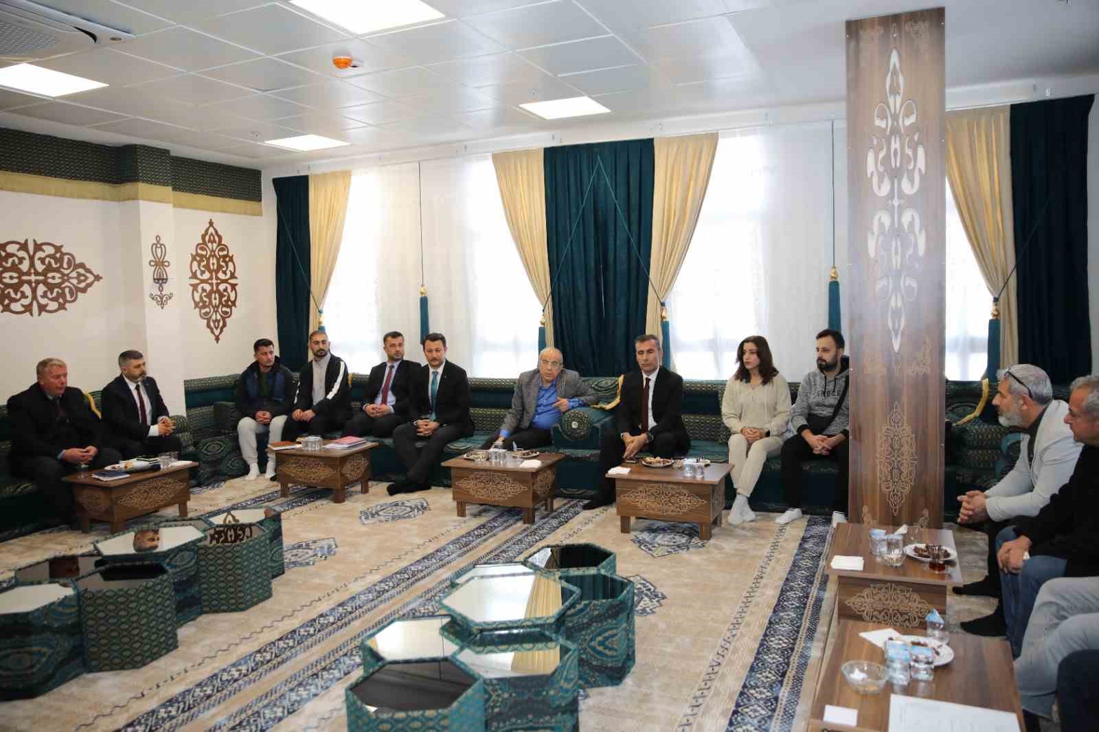 Kocakaya, Adıyaman&rsquo;daki spor yatırımlarını inceledi
