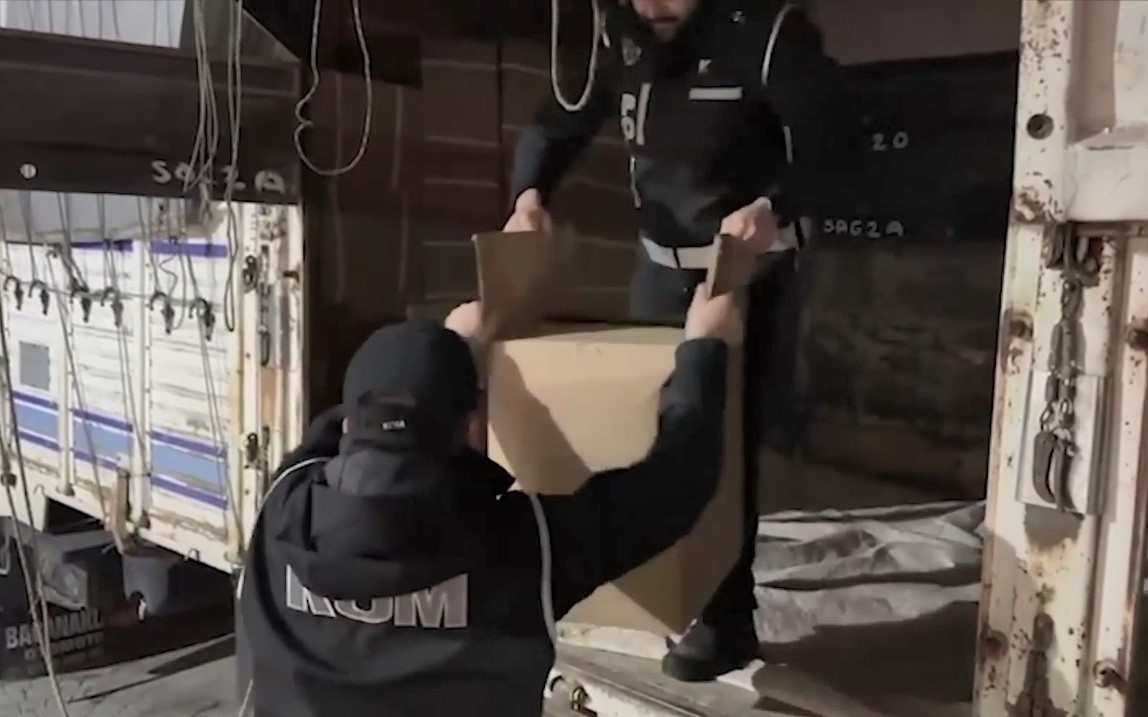 Ordu&rsquo;da 1 ton ka&ccedil;ak t&uuml;t&uuml;n ve 7,5 milyon makaron ele ge&ccedil;irildi
