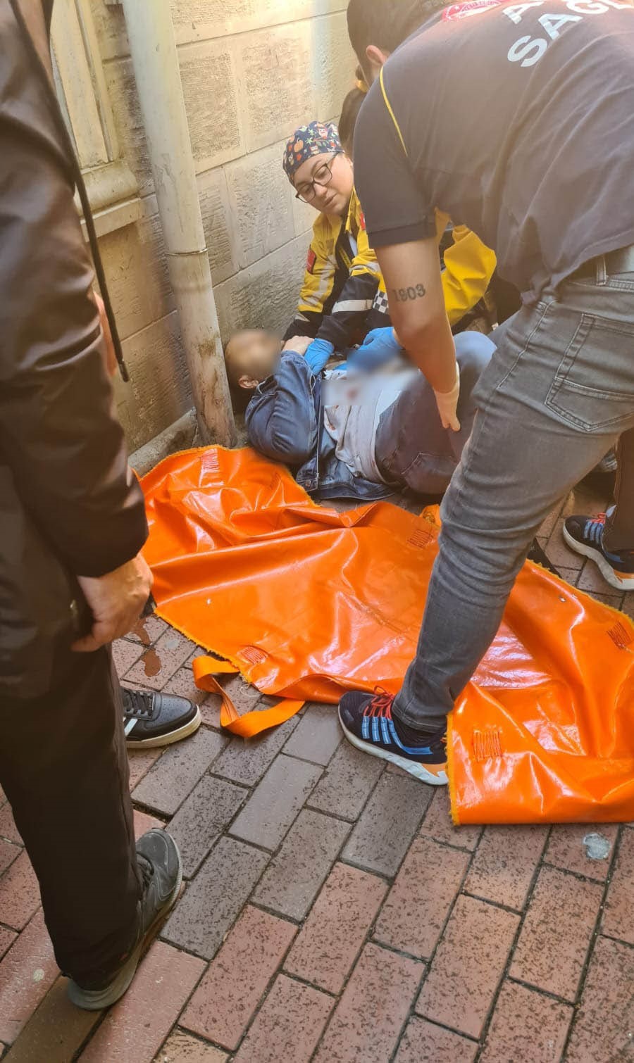 Tartıştığı husumetlisin sokak ortasında bı&ccedil;akladı
