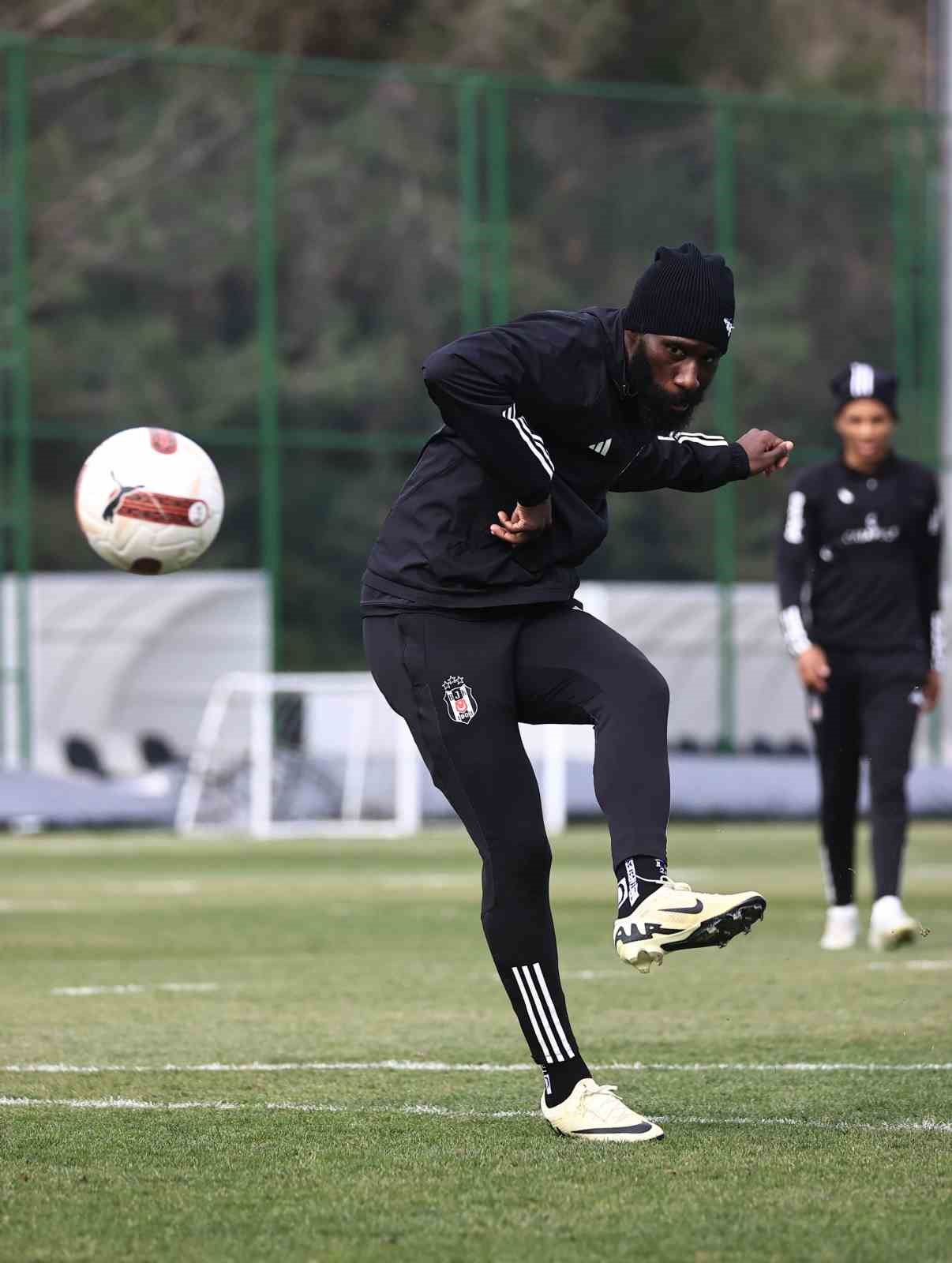Beşiktaş, İstanbulspor maçı hazırlıklarını sürdürdü

