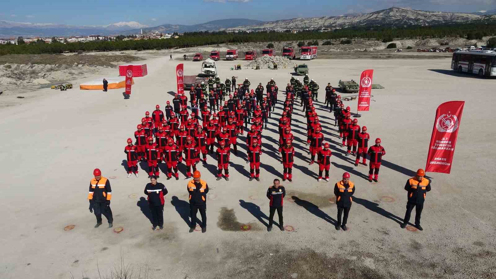 Burdur&rsquo;da 150 profesyonel g&ouml;n&uuml;ll&uuml; ile arama kurtarma ekibi kuruldu
