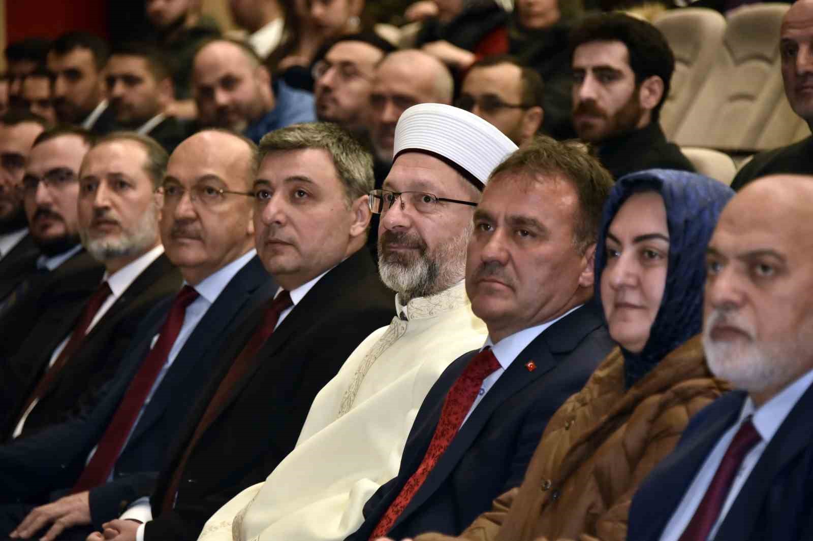 Diyanet İşleri Başkanı Erbaş, Gümüşhane’de üniversite öğrencileri ile bir araya geldi