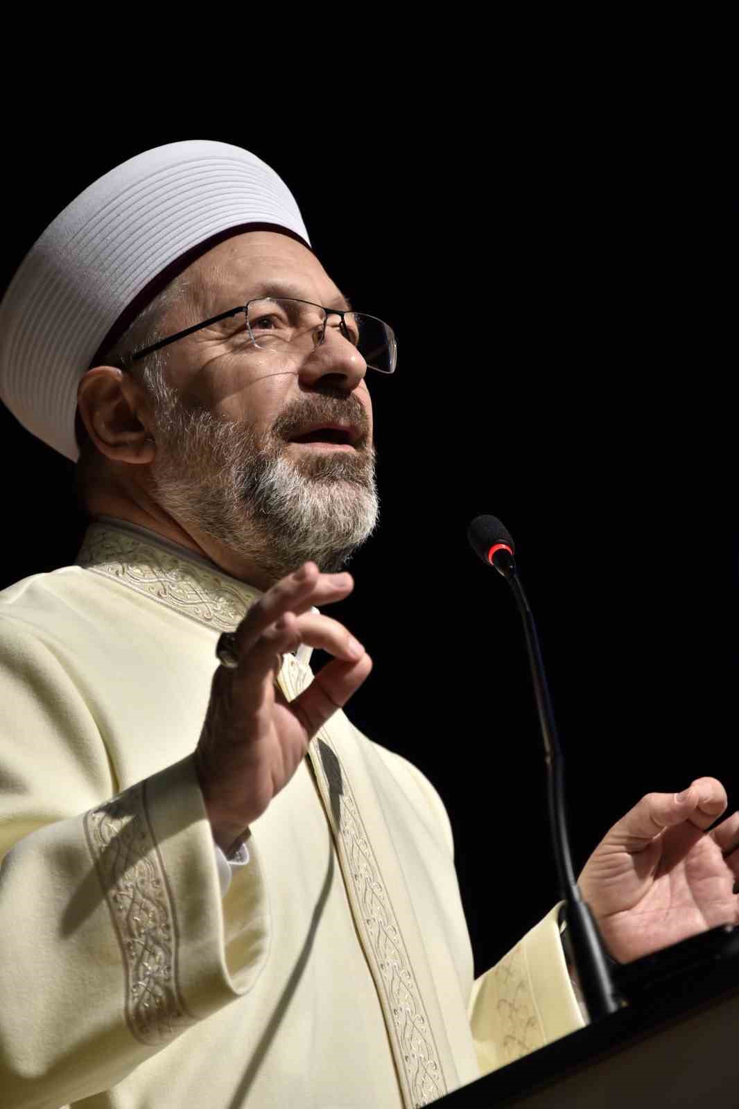 Diyanet İşleri Başkanı Erbaş, G&uuml;m&uuml;şhane&rsquo;de &uuml;niversite &ouml;ğrencileri ile bir araya geldi
