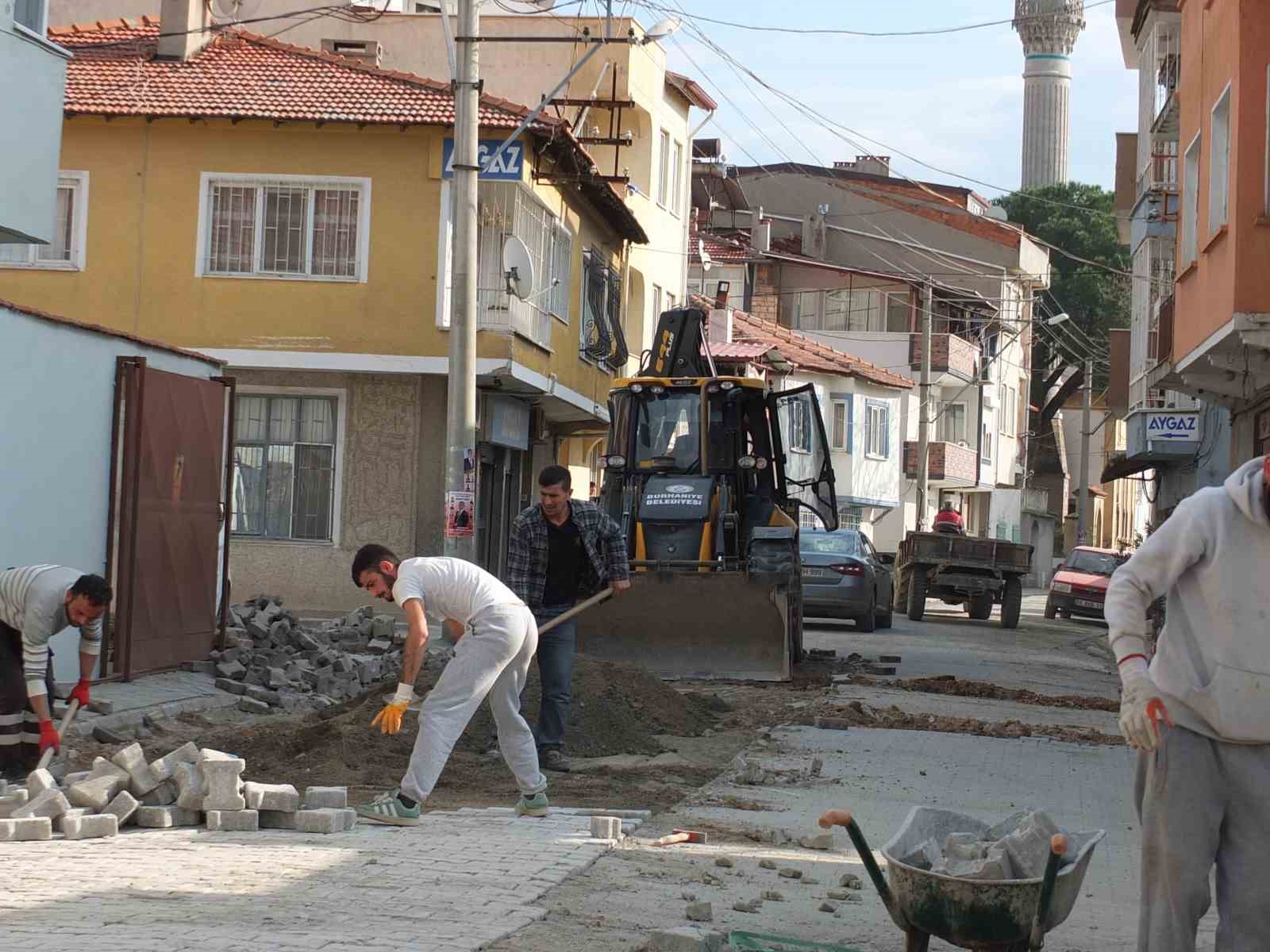 Burhaniye&rsquo;de yol sevinci
