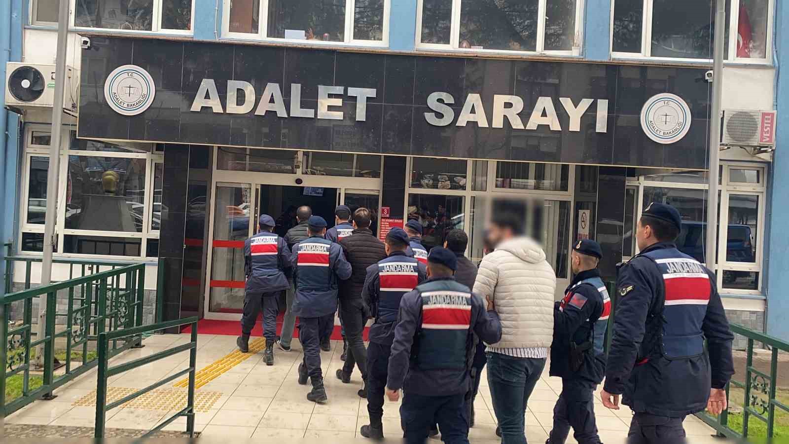 Tefecilik &ccedil;etesine 4 tutuklama
