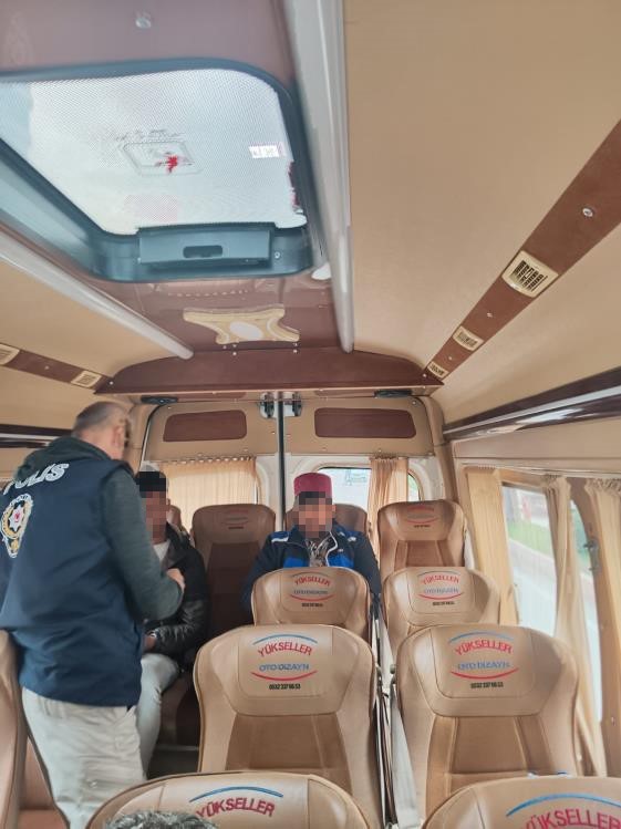 Adana’da cam silen şahıslar gözaltına alındı