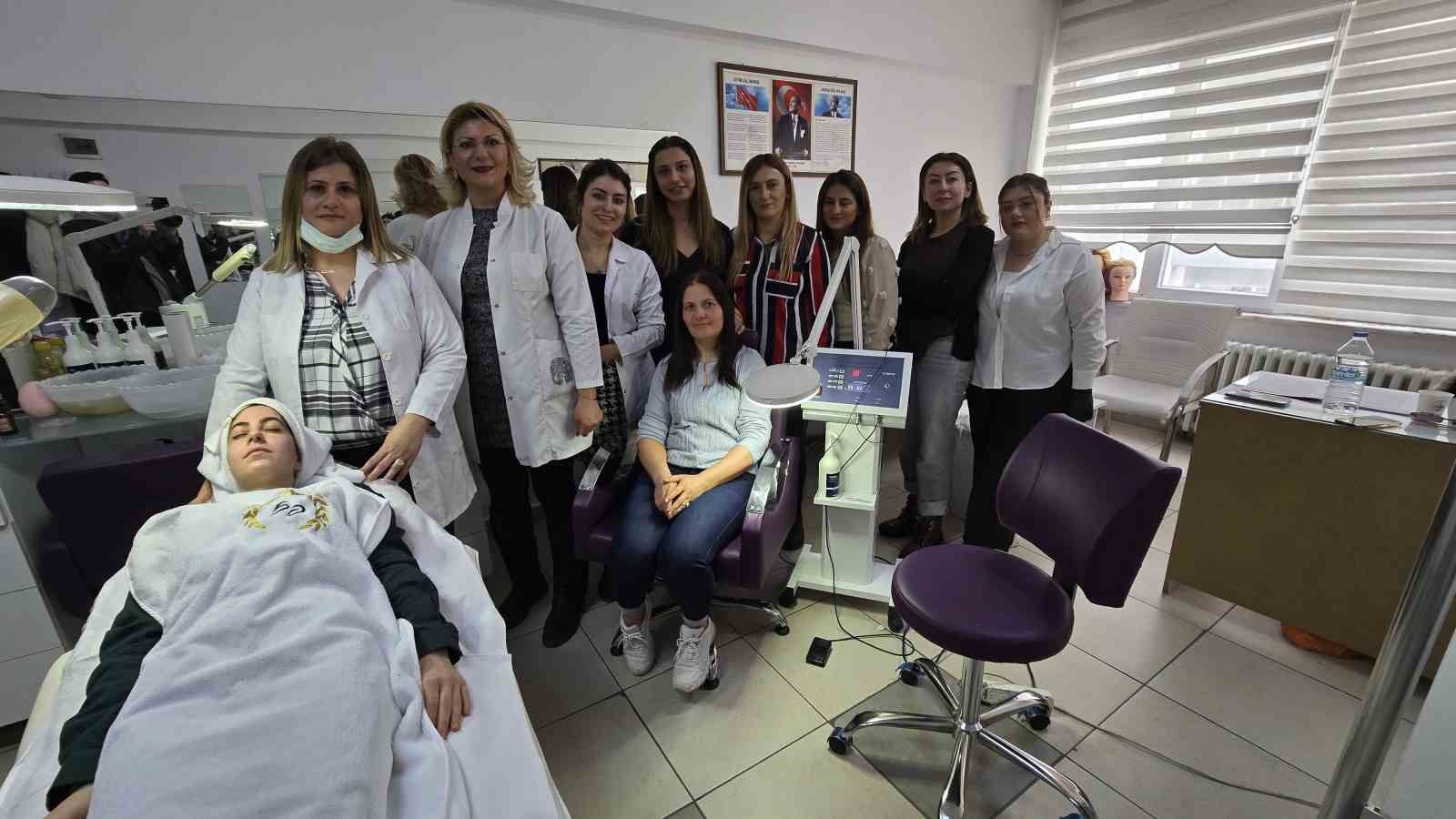 Tokatlı kadınlara g&uuml;zellik eğitimi
