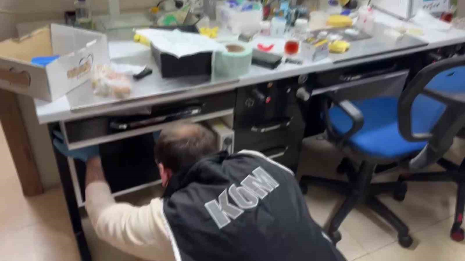 Adana’da kaçak diş polikliniğe operasyon: 2 gözaltı