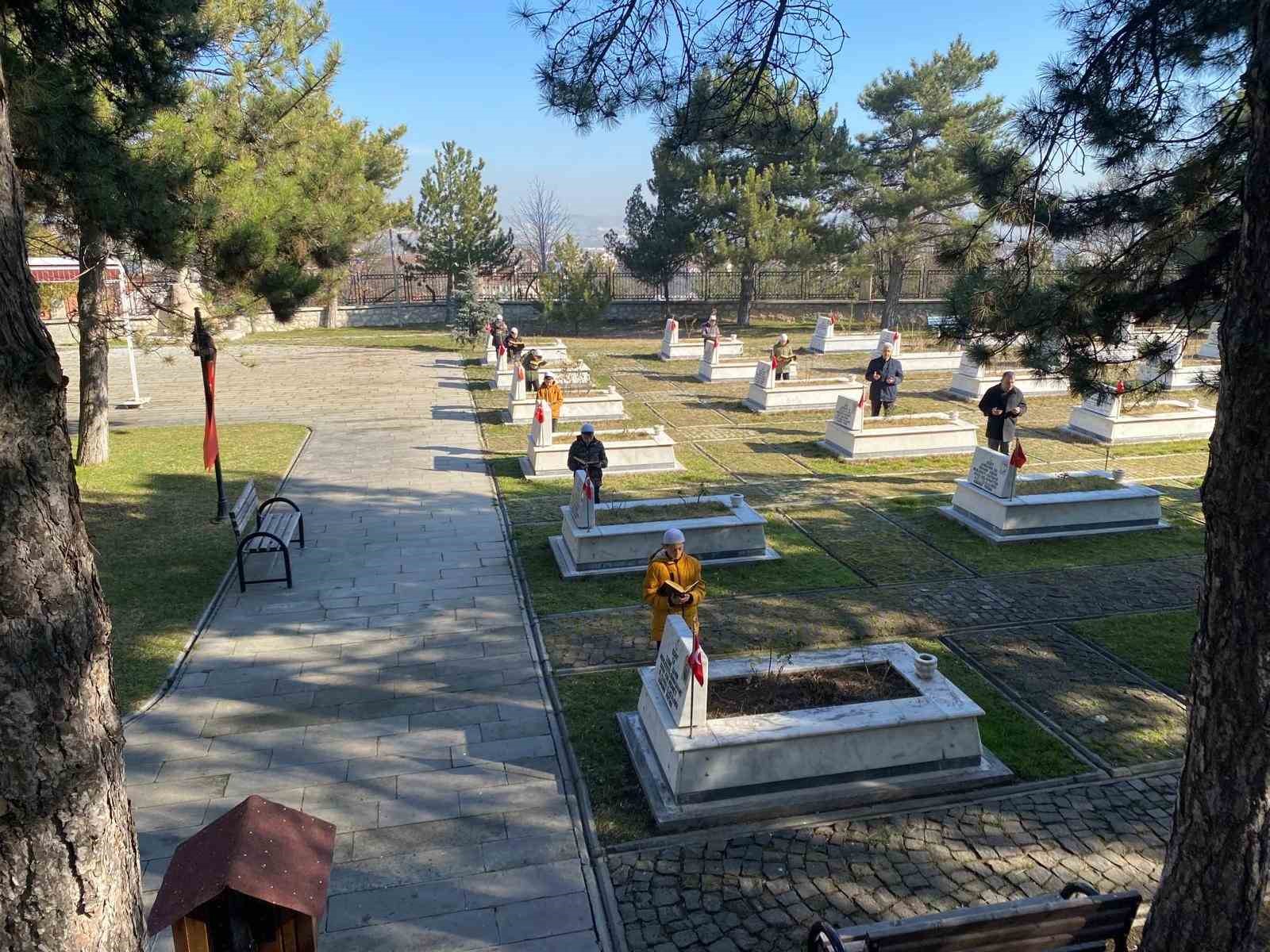 Ahteri İmam Hatip Ortaokulu &ouml;ğrencileri şehitleri unutmadı
