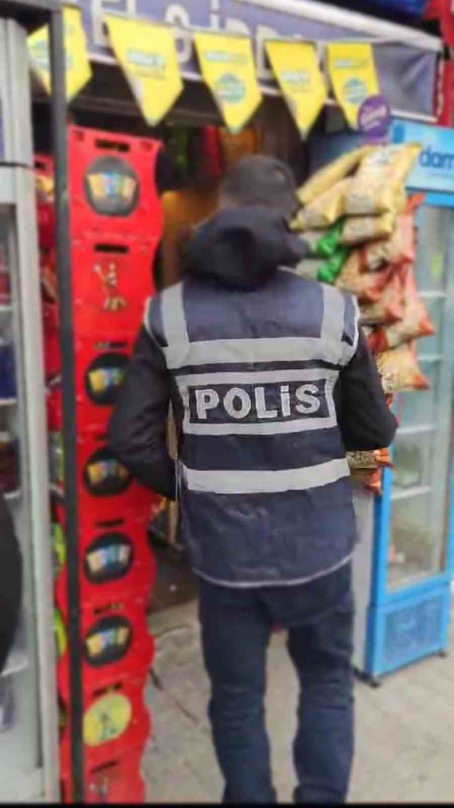 Eskişehir&rsquo;de polis ekipleri okul &ccedil;evresinde denetim yaptı

