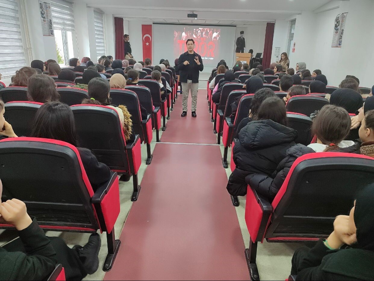 Adana’da öğrencilere terör uyarısı