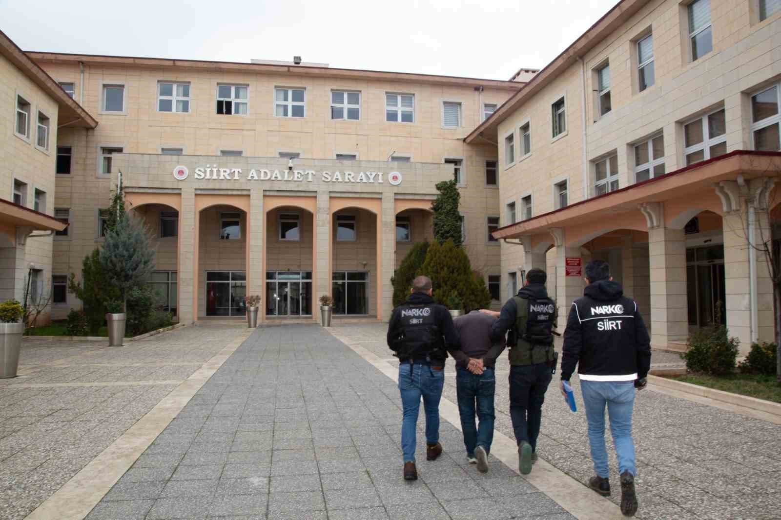 Siirt&rsquo;te 10 yıl hapis cezası bulunan zanlı yakalandı
