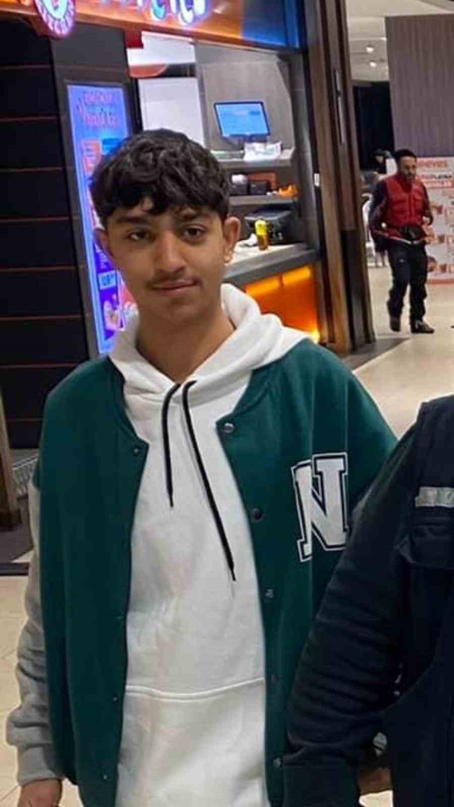 Kamyonetin kasasının &ccedil;arptığı 13 yaşındaki &ccedil;ocuk toprağa verildi
