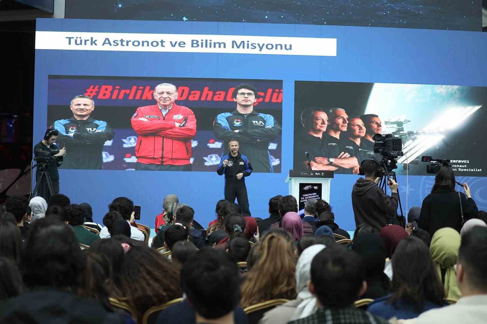 Alper Gezeravcı uzay yolculuğu sonrası ilk gen&ccedil;lik buluşmasını Konya Bilim Merkezi&rsquo;nde yaptı
