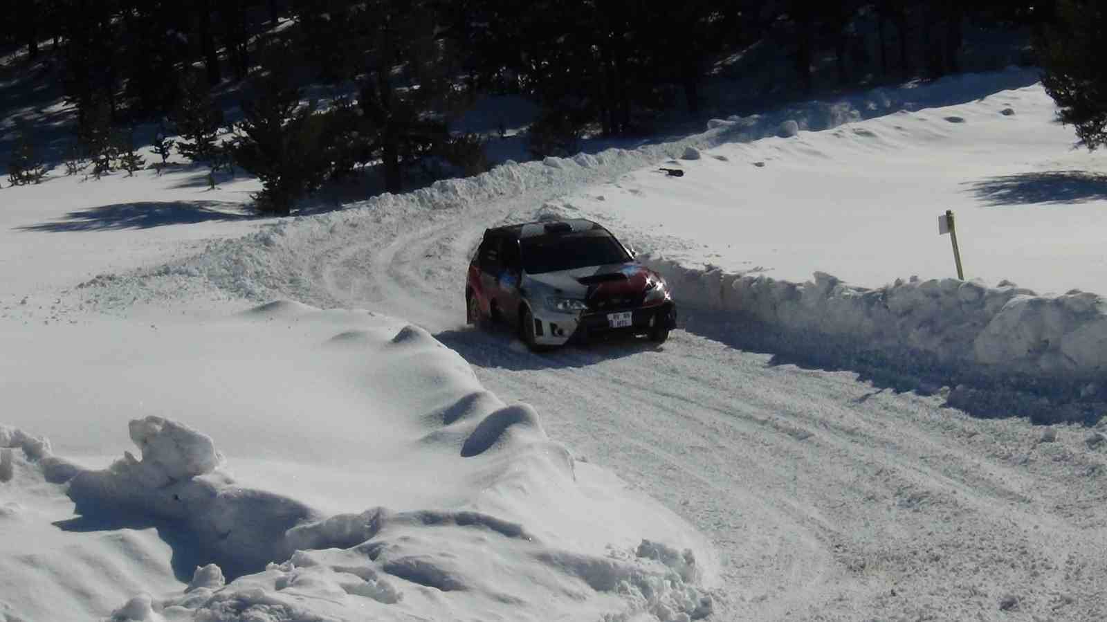 Kars&rsquo;ta rallicilerin karla sınavı
