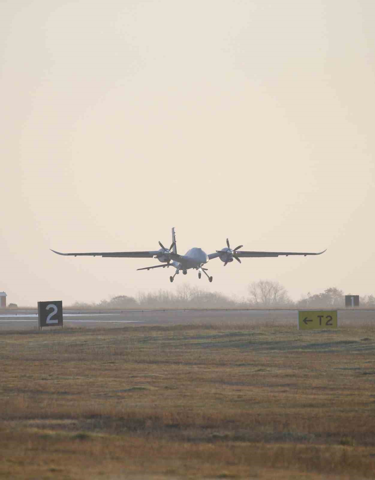 Bayraktar AKINCI C ilk uçuş testini başarıyla gerçekleştirdi 