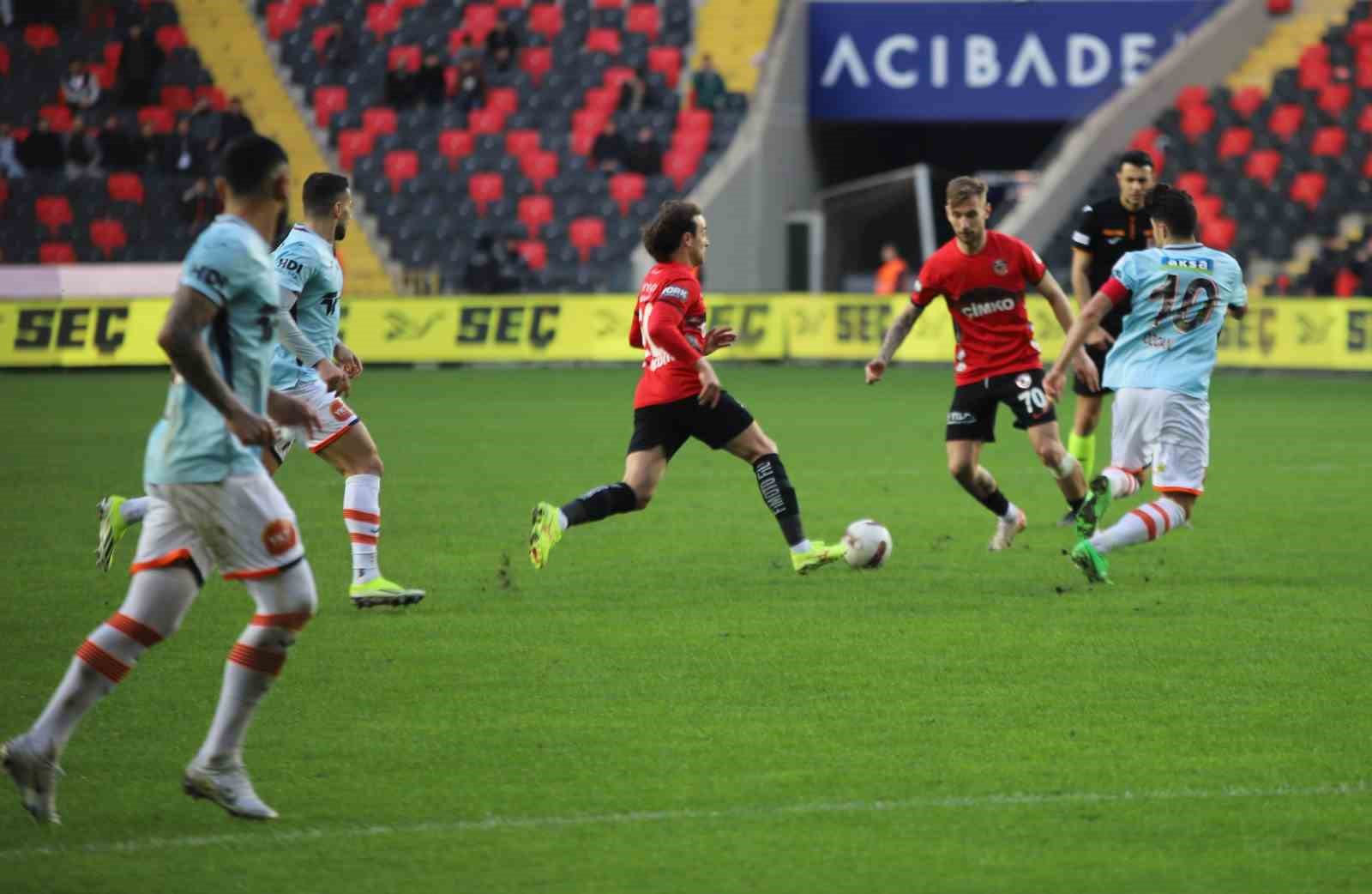Trendyol Süper Lig: Gaziantep FK: 0 - Başakşehir: 2 (Maç sonucu)
