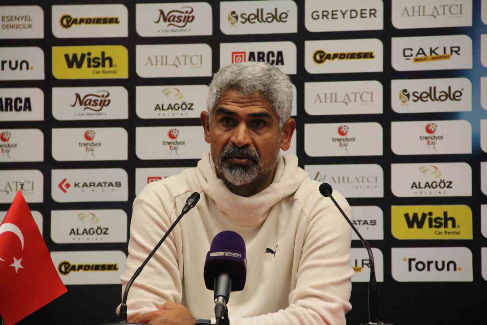 İsmet Taşdemir: "Hakemlerin maçların önüne geçmemesi lazım"