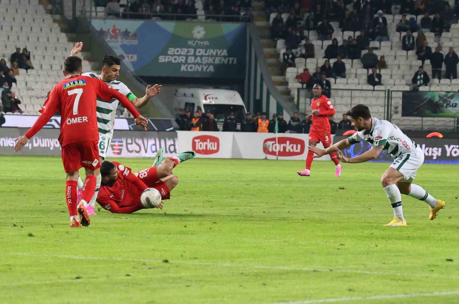 Trendyol S&uuml;per Lig: Konyaspor: 0 - Hatayspor: 0 (İlk yarı)
