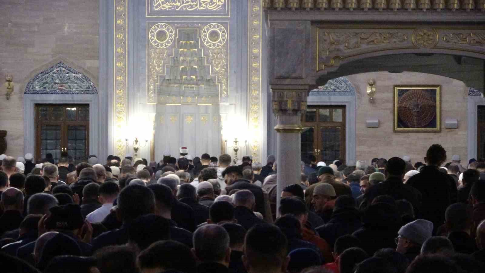 Kahramanmaraş&rsquo;ta Berat Kandili idrak edildi 