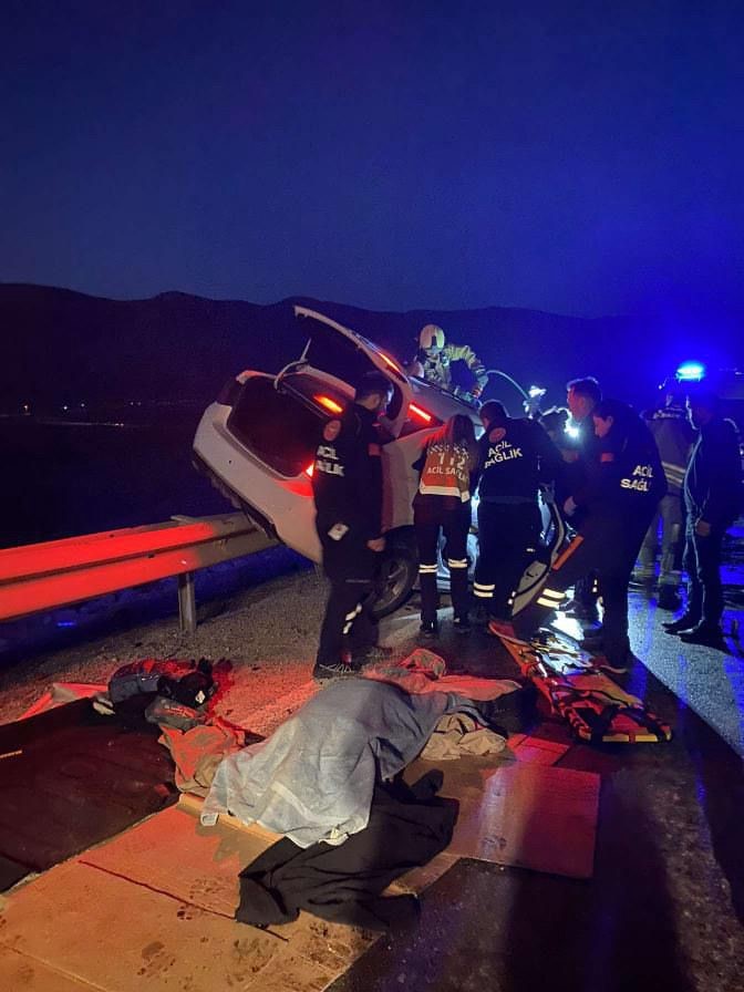 Ankara’da mezarlık ziyareti dönüşü kazada anne ve oğlu hayatını kaybetti 