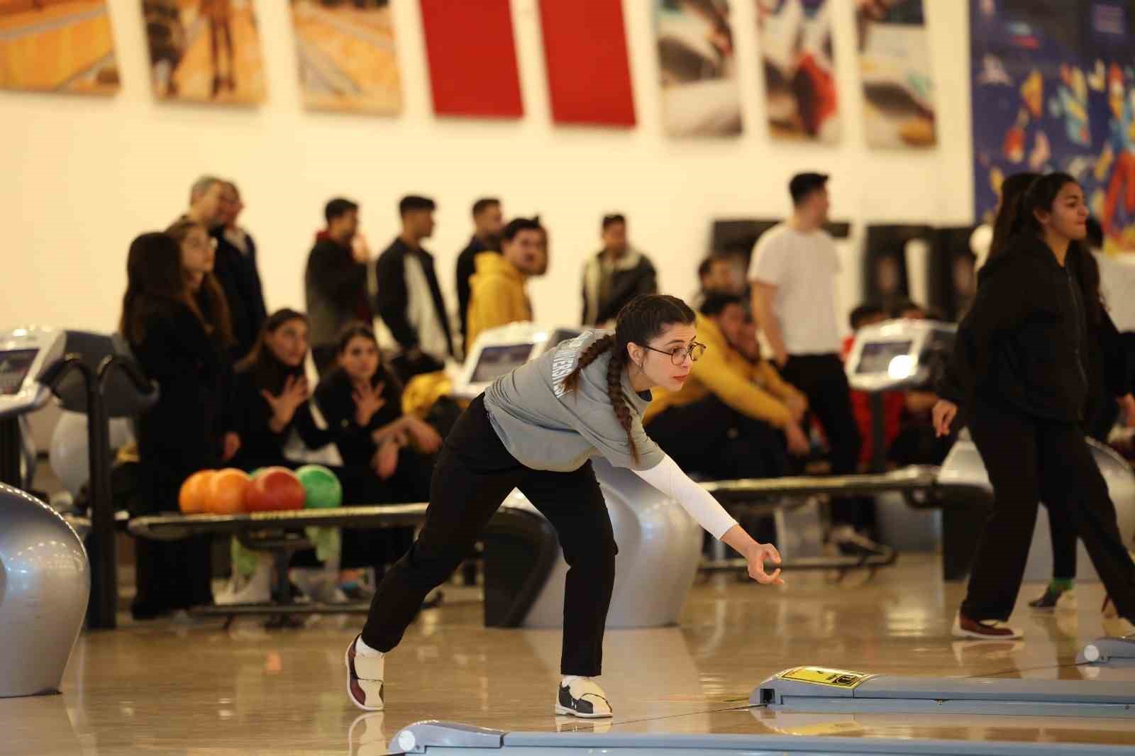 Bayburt Üniversitesi, ÜniLig Bowling Şampiyonasındaki tüm madalyaları topladı
