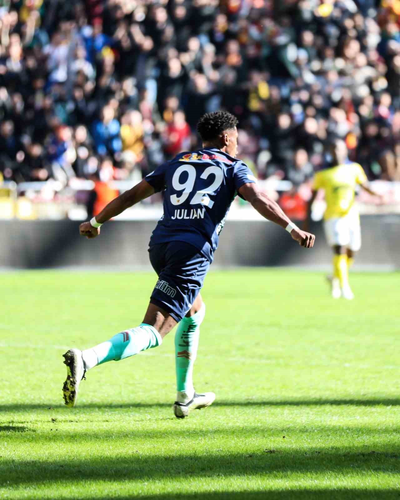 Julian Jeanvier siftah yaptı
