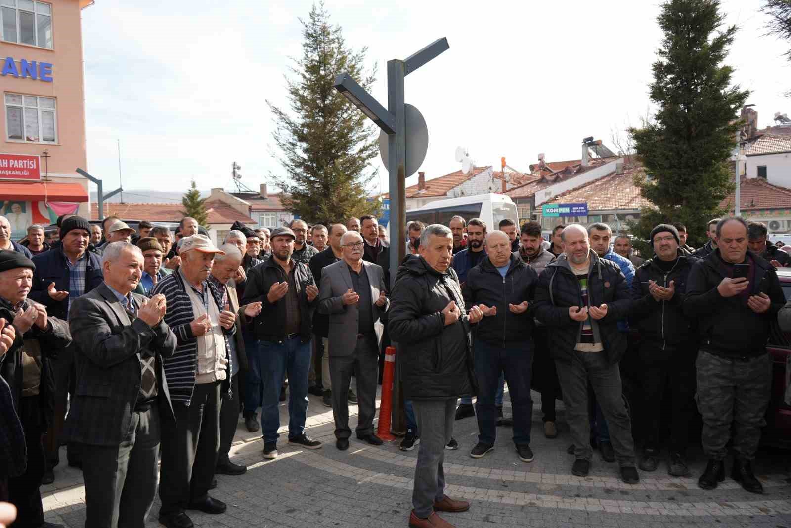 Hisarcık&rsquo;ta 36 kişilik umre kafilesi dualarla uğurlandı
