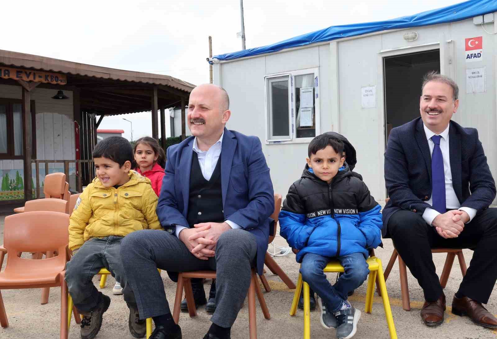 Vali Varol, depremzede &ccedil;ocuklarla bir araya geldi
