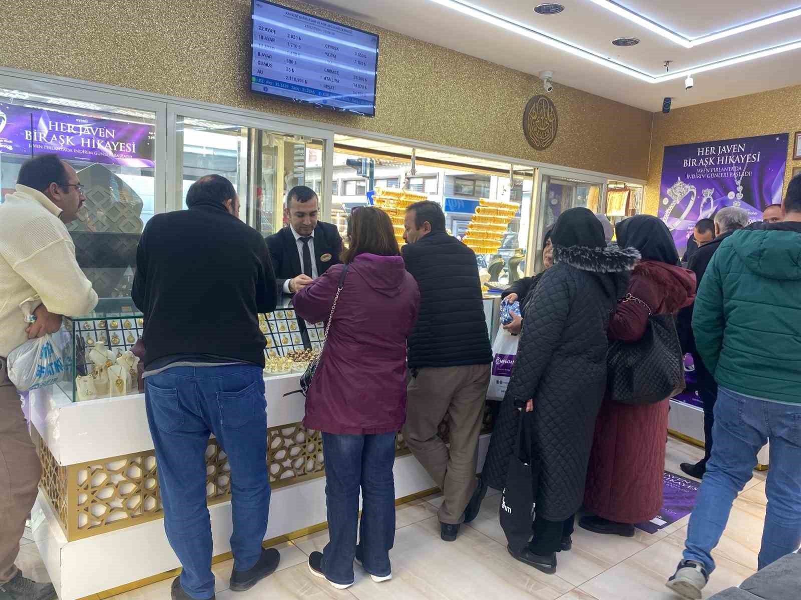 Kuyumcudan &rsquo;ikinci basım &ccedil;eyrek altın&rsquo; uyarısı
