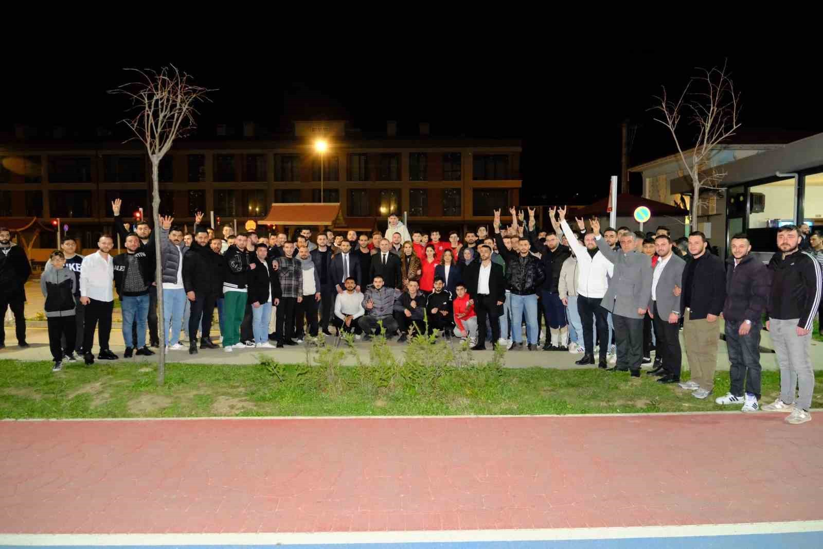 Başkan Tutuk gen&ccedil;lerle buluştu
