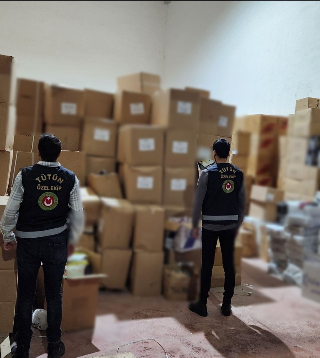 Ka&ccedil;ak sigaraya dev operasyon: Kayıtdışı &uuml;retim dolayısıyla 150 milyon kamu zararı ortaya &ccedil;ıkarıldı

