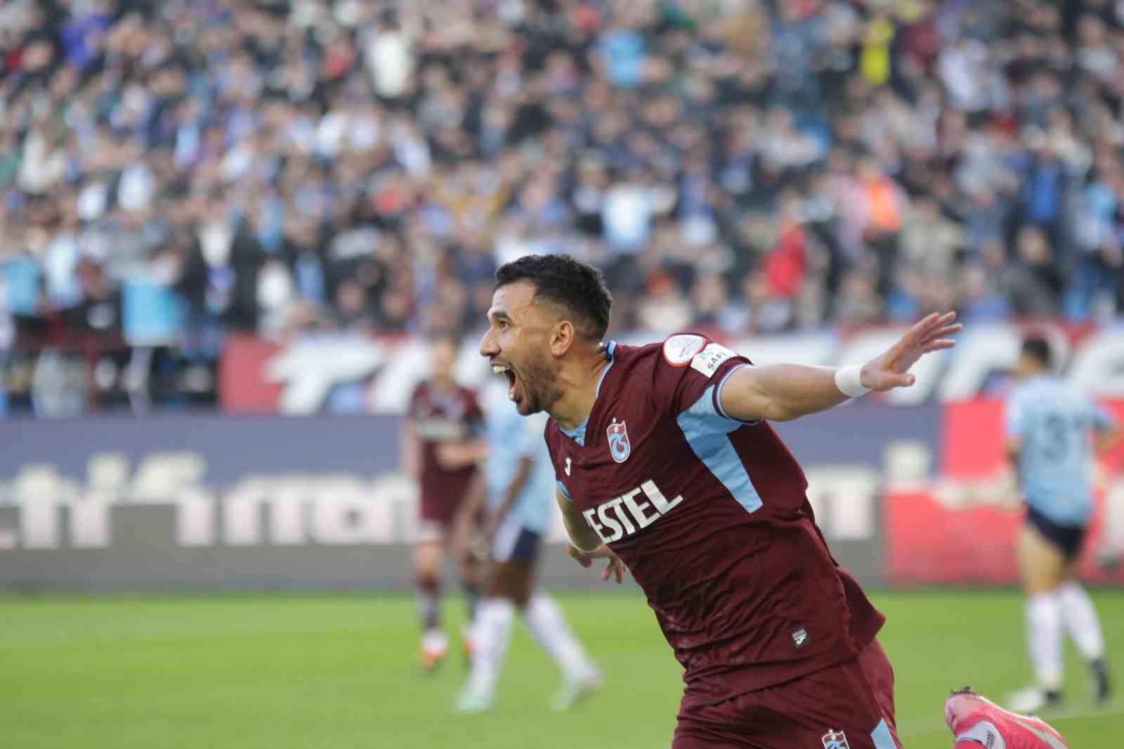 Trendyol Süper Lig: Trabzonspor: 1 - Adana Demirspor: 0 (İlk yarı)