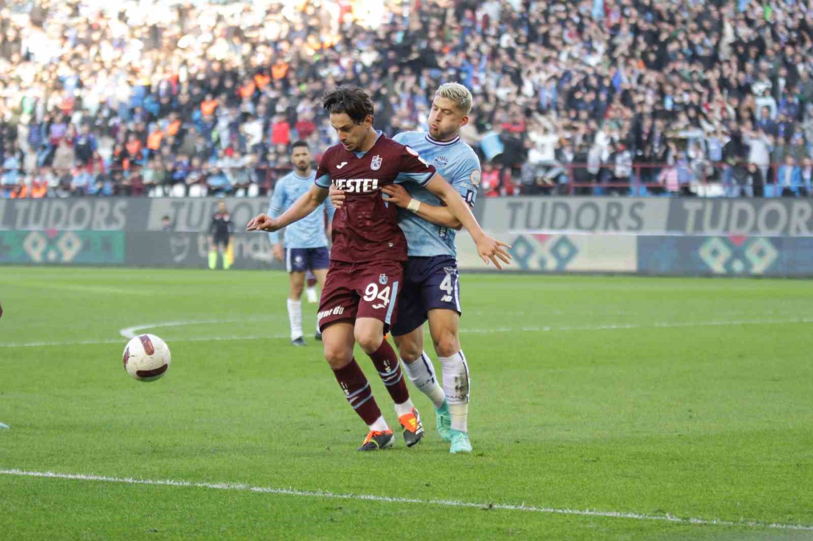 Trendyol Süper Lig: Trabzonspor: 1 - Adana Demirspor: 0 (İlk yarı)
